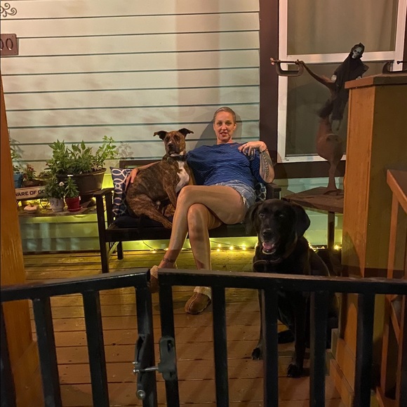 Meet your Posher, Joelle - Picture 2 of 5